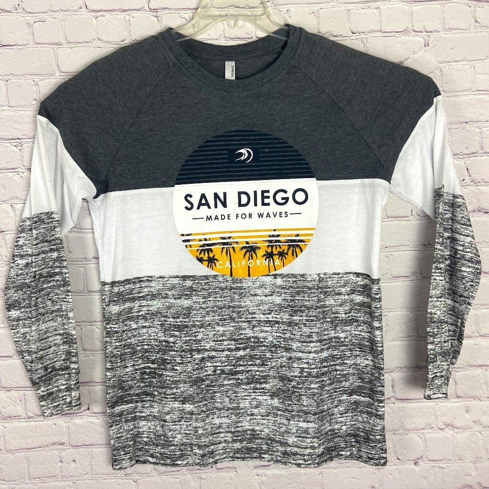 TeeMax Men's Gray Long Sleeve and Crewneck Graph Tee. Size: Medium